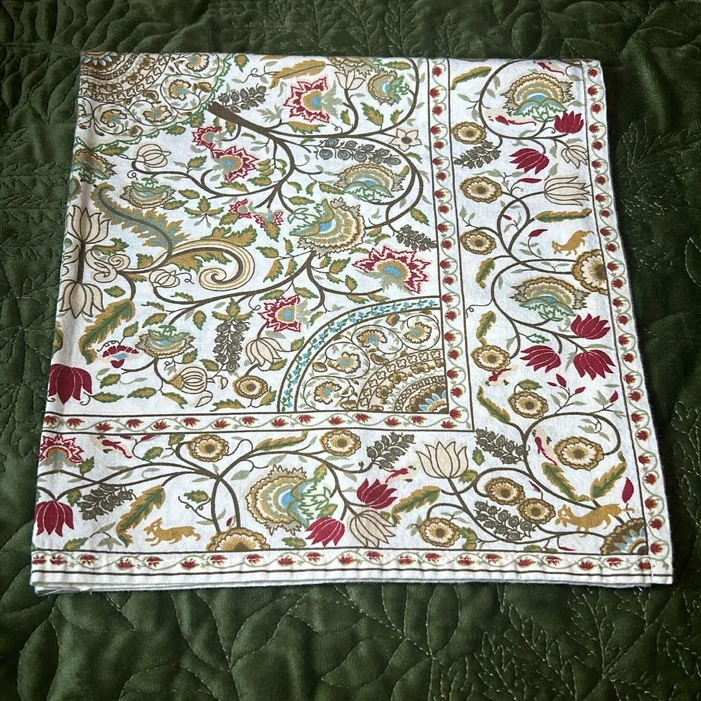 Pier 1 Imports Floral Motif Napkins (4)